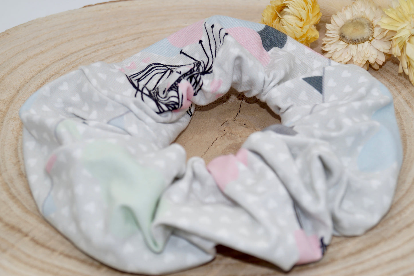 Scrunchie Haargummi elastisches Haarband Haarschmuck Pastell Wolken auf grau für feines oder dickes Haar