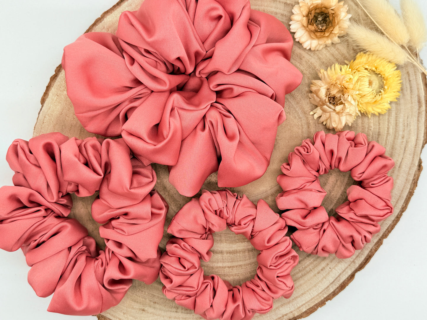 Satin Scrunchie Haargummi Apricot uni in vier Größen von XL bis XS