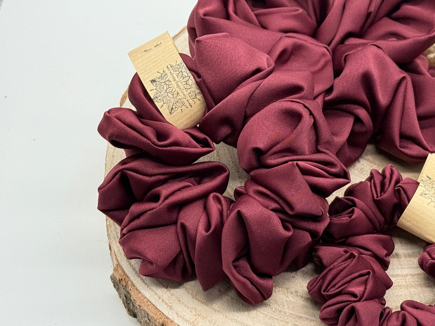 Satin Scrunchie Haargummi Bordeauxrot uni in vier Größen von XL bis XS (Kopie)