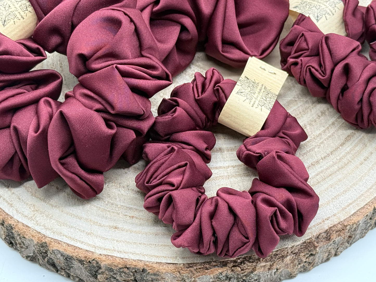 Satin Scrunchie Haargummi Bordeauxrot uni in vier Größen von XL bis XS (Kopie)