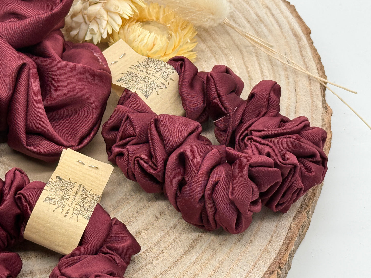 Satin Scrunchie Haargummi Bordeauxrot uni in vier Größen von XL bis XS (Kopie)