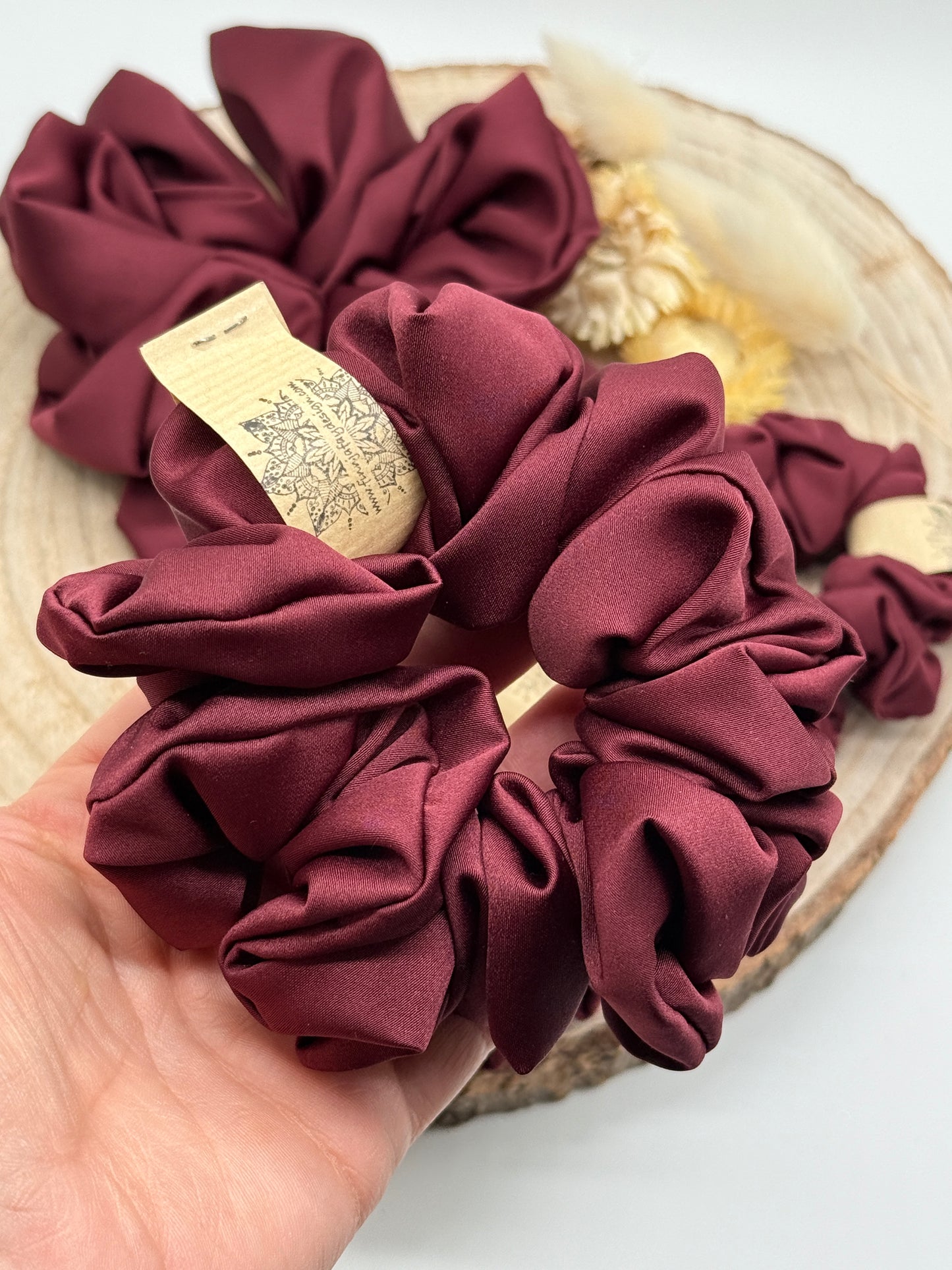 Satin Scrunchie Haargummi Bordeauxrot uni in vier Größen von XL bis XS (Kopie)