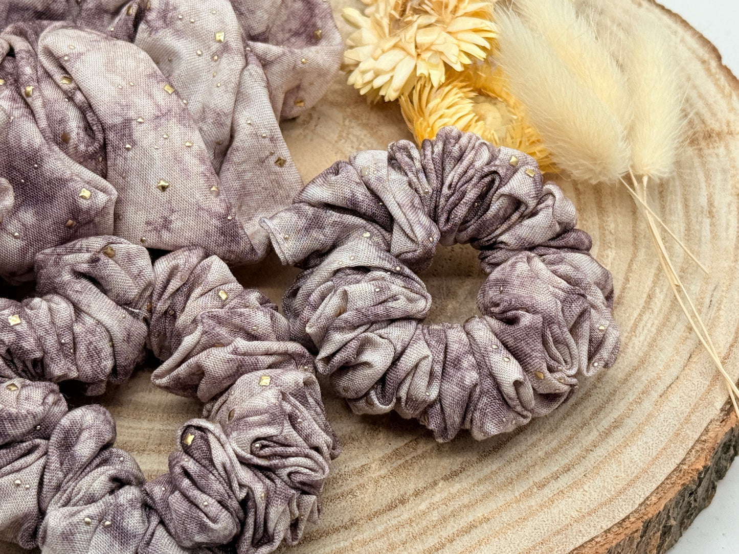 Viskose Scrunchie Haargummi braun batik mit Glitzer in vier Größen von XL bis XS