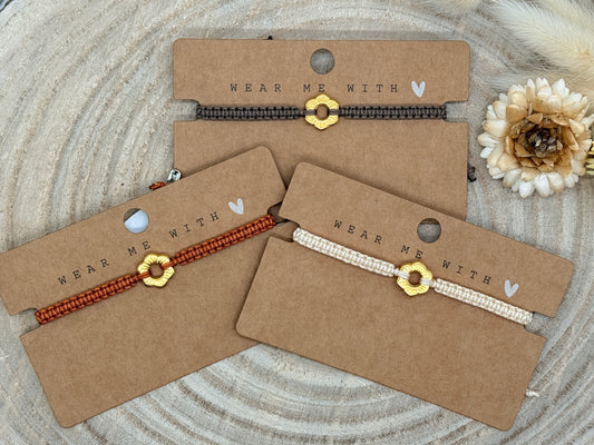 Makramee Armband Freundschaftsarmband kleine Blume Edelstahl vergoldet