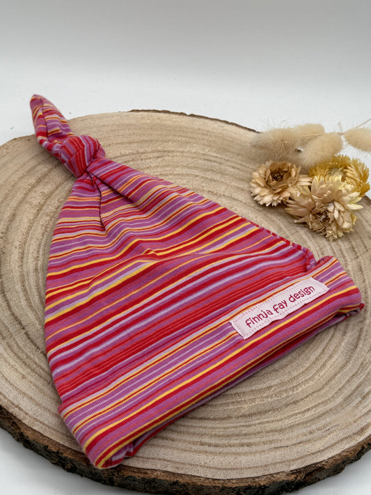 Babymütze mit Knoten – rosa mit Streifen Muster Gr. 62/68
