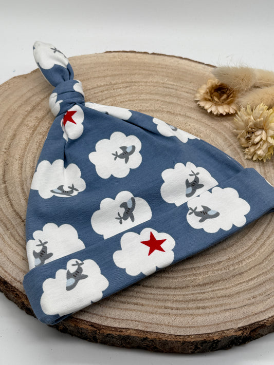 Babymütze mit Knoten – grau mit Flugzeug Motive Gr. 62/68