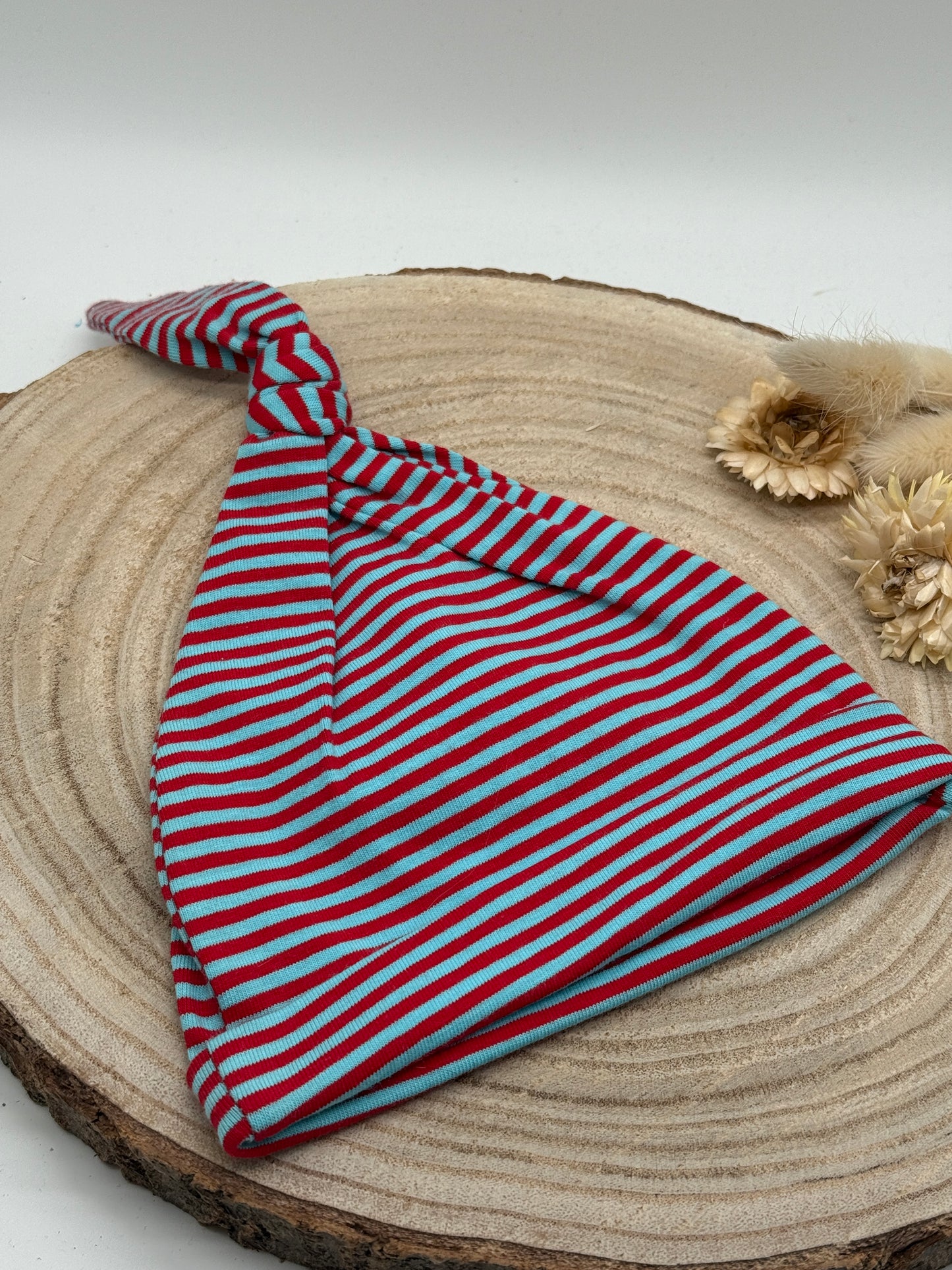 Babymütze mit Knoten – rot-blau mit Streifen Muster Gr. 56