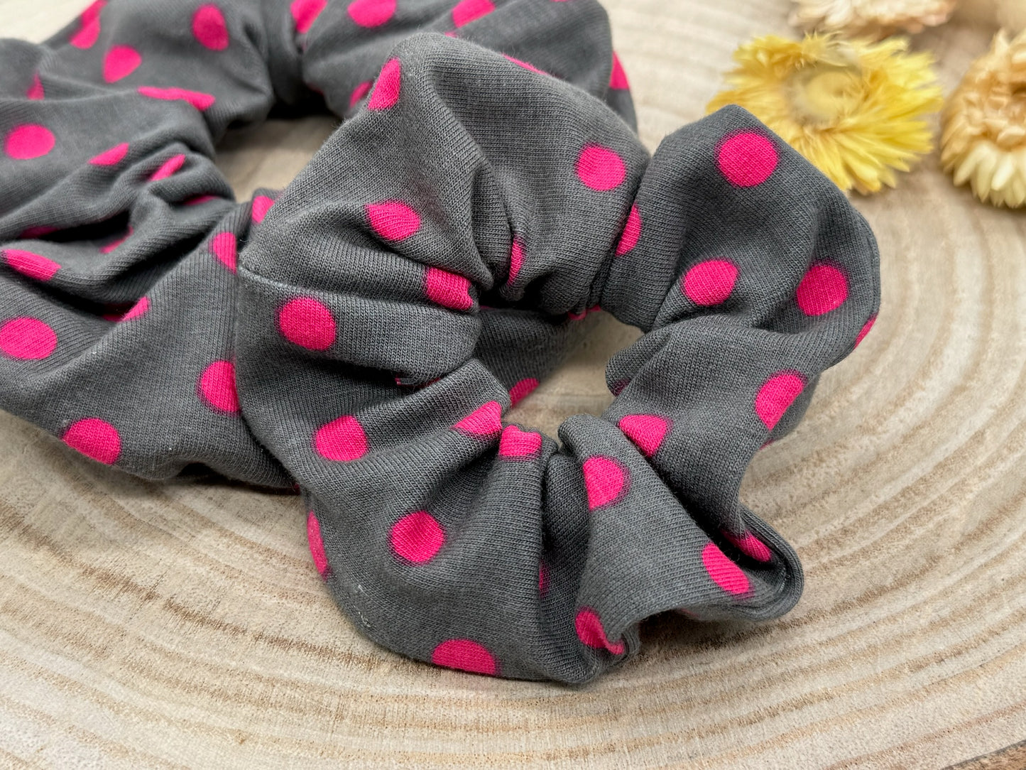 Scrunchie Haargummi grau mit rosa Punkten