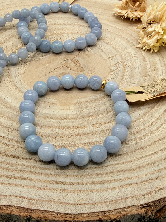Elastisches Edelstein Armband mit blauen Chalcedon Perlen