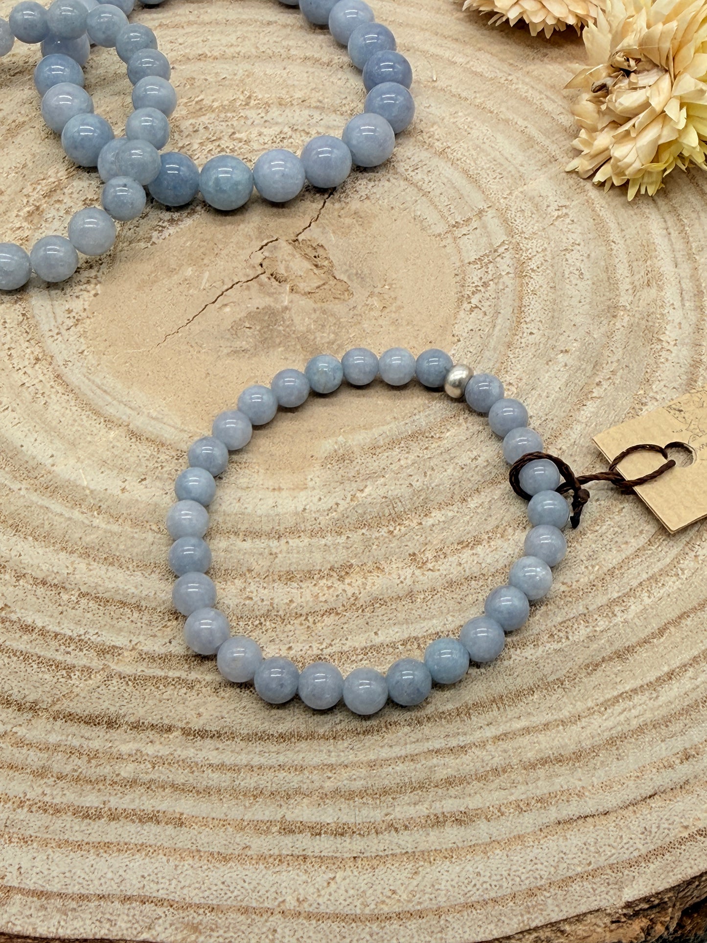 Elastisches Edelstein Armband mit blauen Chalcedon Perlen