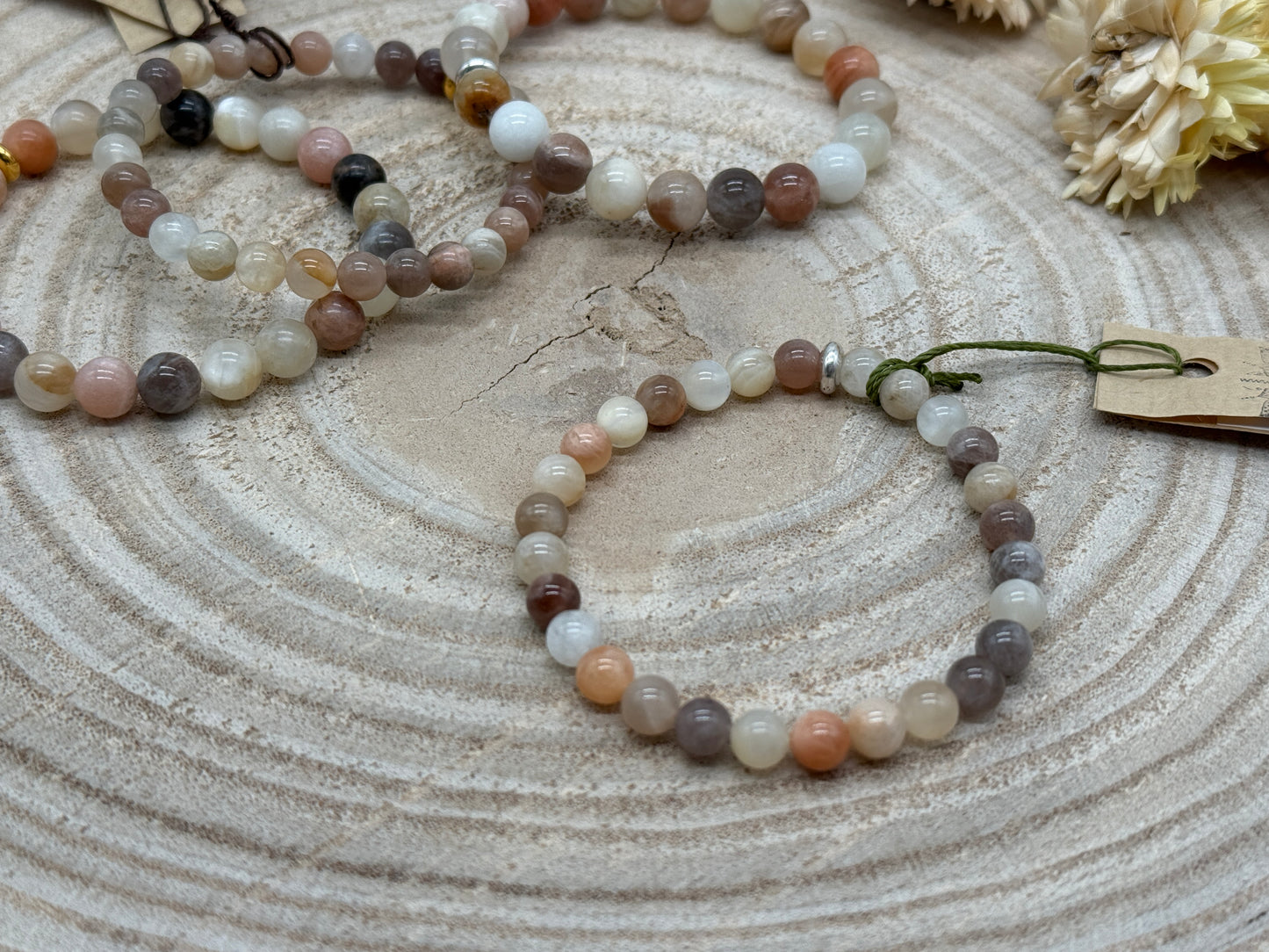 Elastisches Edelstein Armband mit  Mondstein Perlen