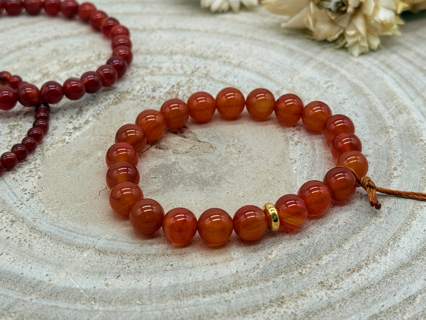 Elastisches Edelstein Armband mit rote Achat Perlen