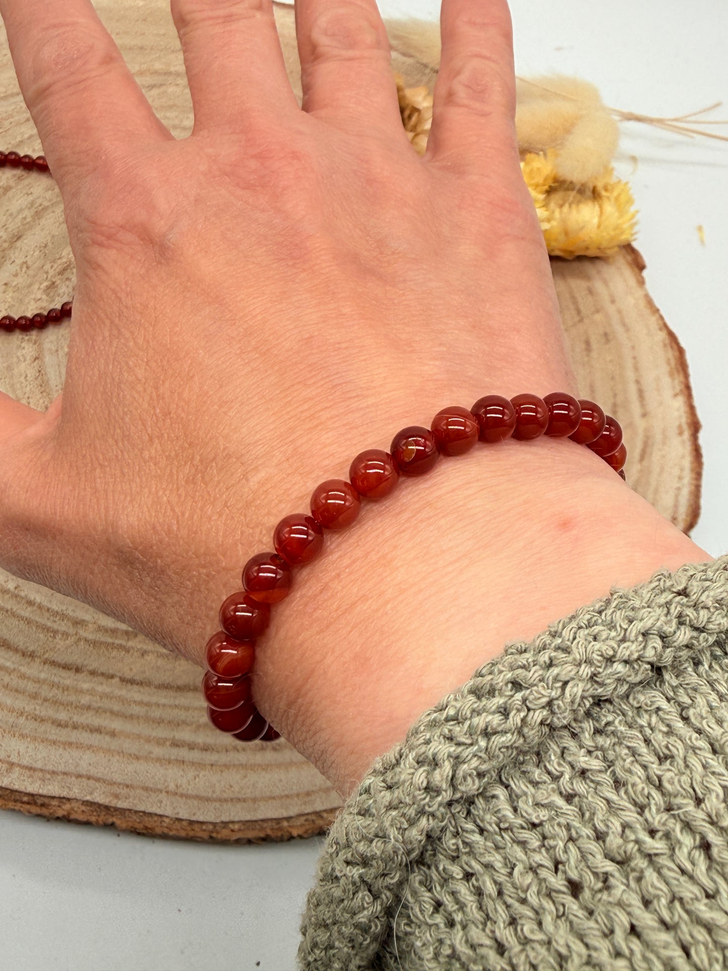 Elastisches Edelstein Armband mit rote Achat Perlen