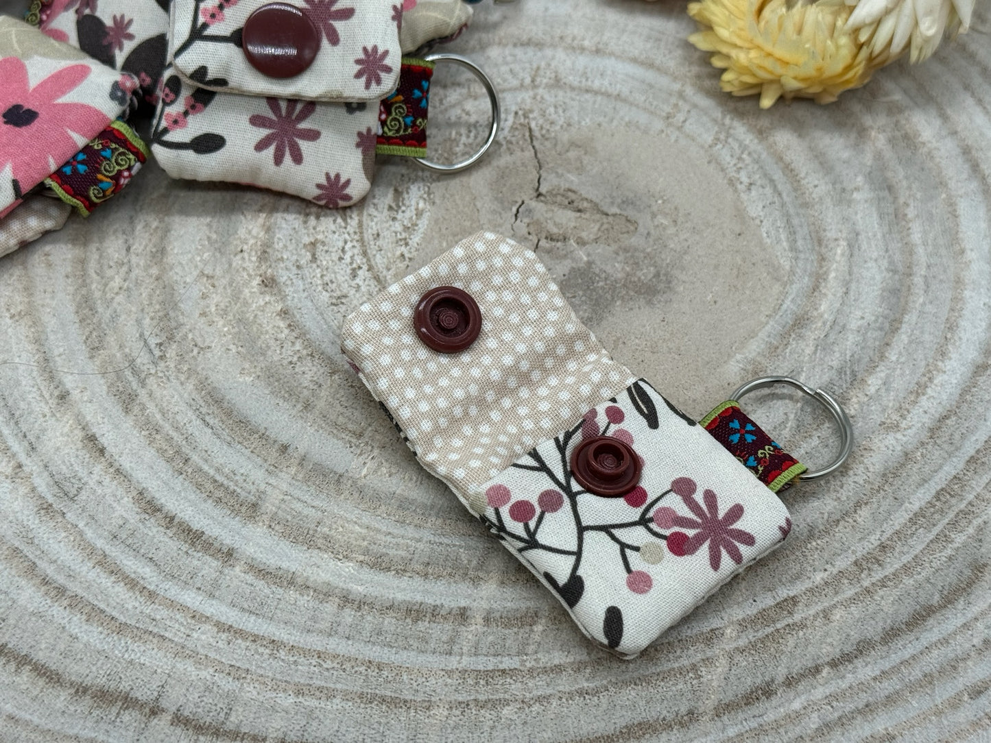 Schlüsselanhänger Mini Tasche mit Einkaufswagenchip praktische Mini Geldbörse beige mit rosa braunen Blumen