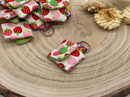 Einkaufschip Tasche Einkaufswagenchip Schlüsselanhänger praktische Mini Geldbörse Einkaufshilfe Erdbeeren auf weiß