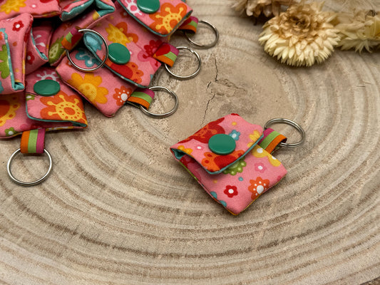 Einkaufschip Tasche Einkaufswagenchip Schlüsselanhänger praktische Mini Geldbörse Einkaufshilfe rosa mit bunten Blumen