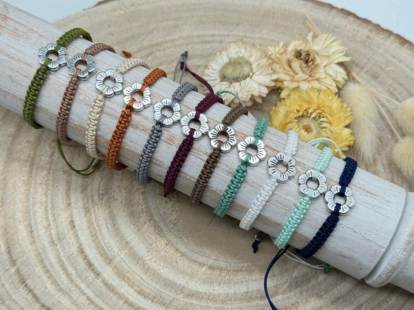 Makrameearmband Freundschaftsarmband Schmuck Armband mit silberfarbenes Edelstahl kleine Blume