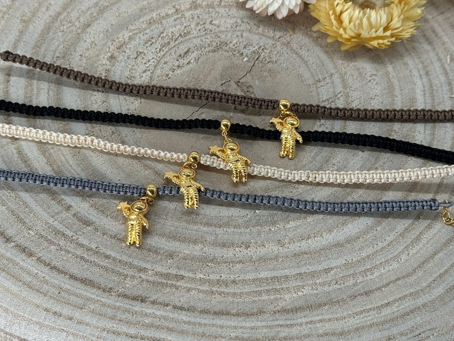 Makramee Fusskettchen Fussbändchen Schmuck Boho Hippie mit goldfarbenen Edelstahl Anhänger Astronaut