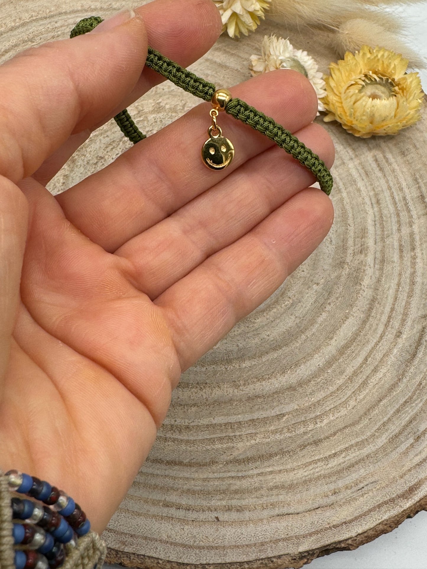 Makramee Fusskettchen Fussbändchen Schmuck Boho Hippie mit goldfarbenen Edelstahl Anhänger Smiley