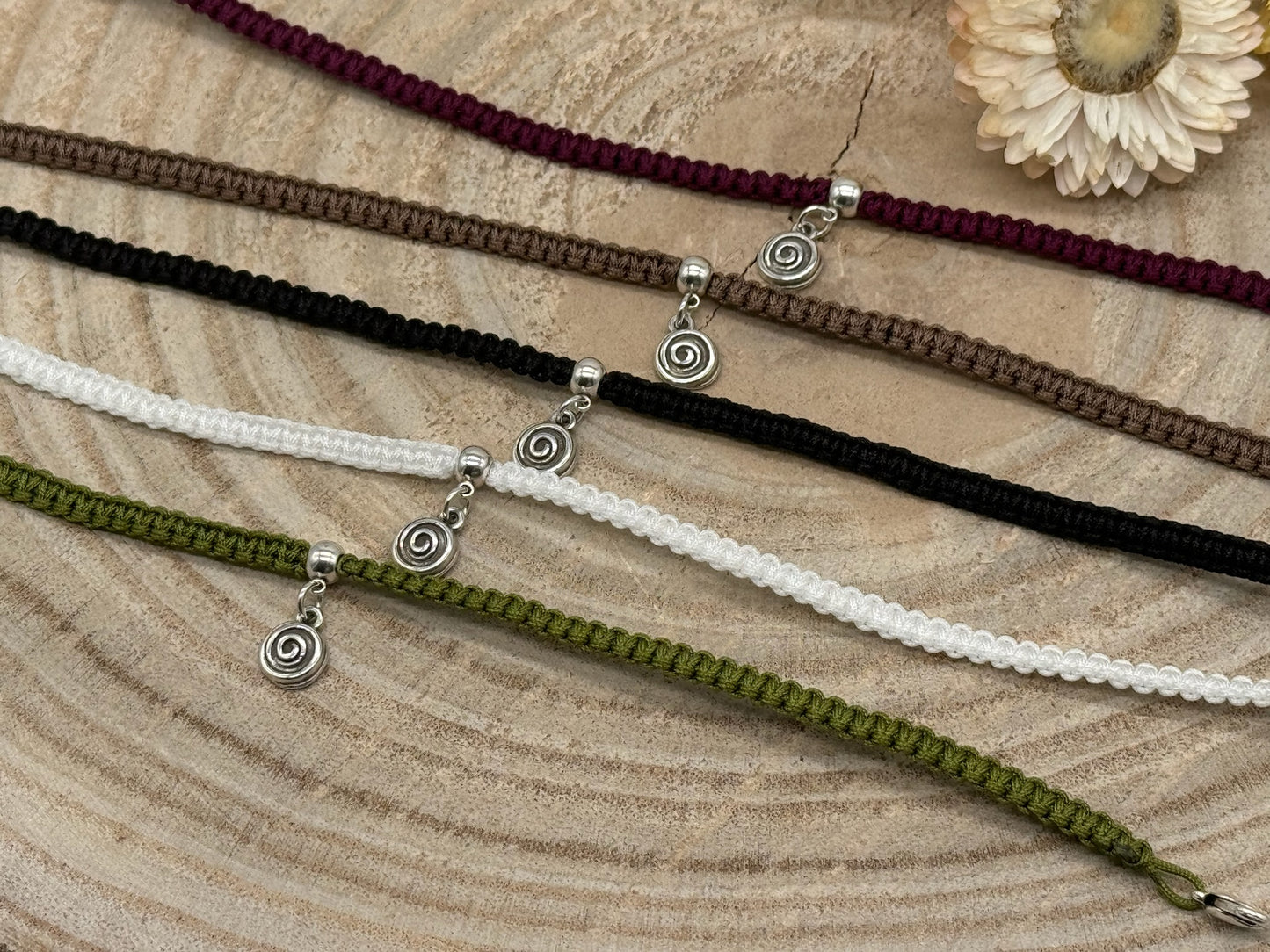 Makramee Fusskettchen Fussbändchen Schmuck Boho Hippie mit silberfarbenen Edelstahl Anhänger Spirale