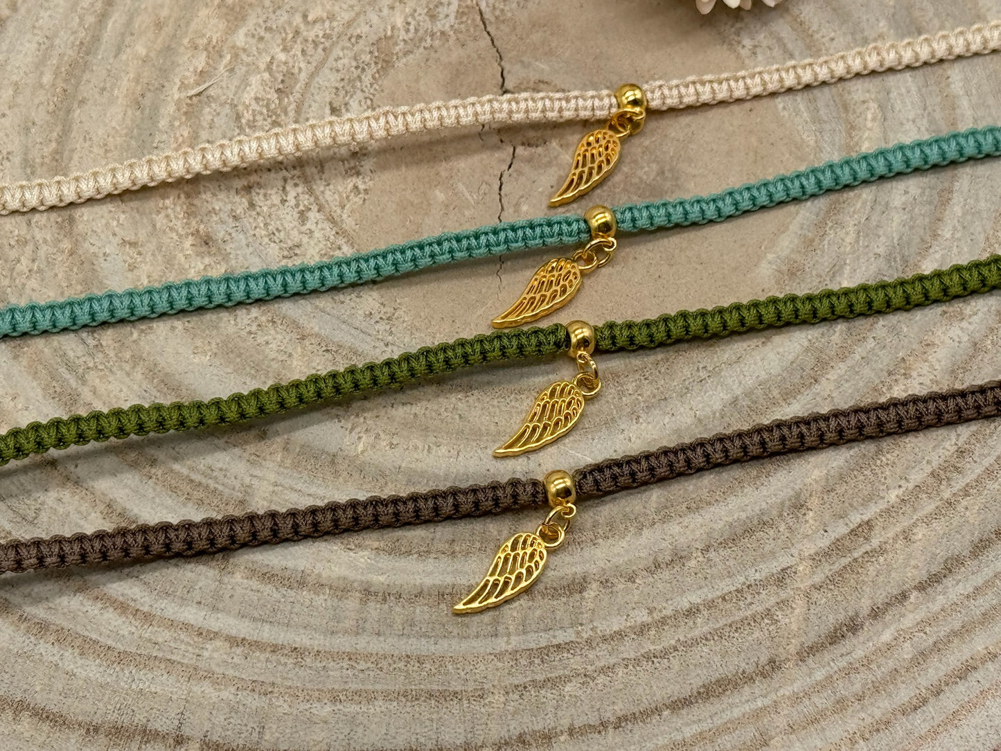 Makramee Fusskettchen Fussbändchen Schmuck Boho Hippie mit goldfarbenen Edelstahl Anhänger Flügel