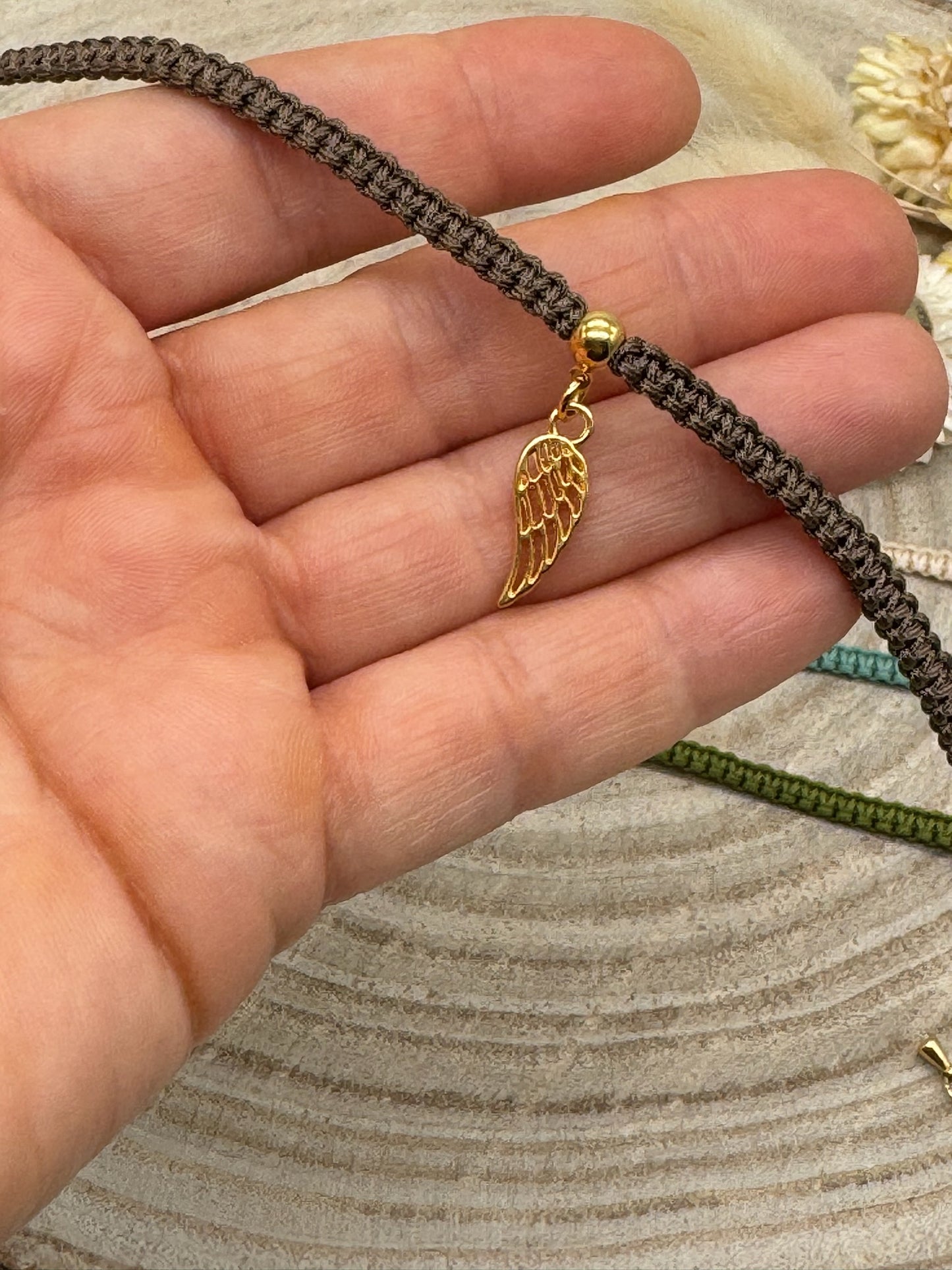 Makramee Fusskettchen Fussbändchen Schmuck Boho Hippie mit goldfarbenen Edelstahl Anhänger Flügel