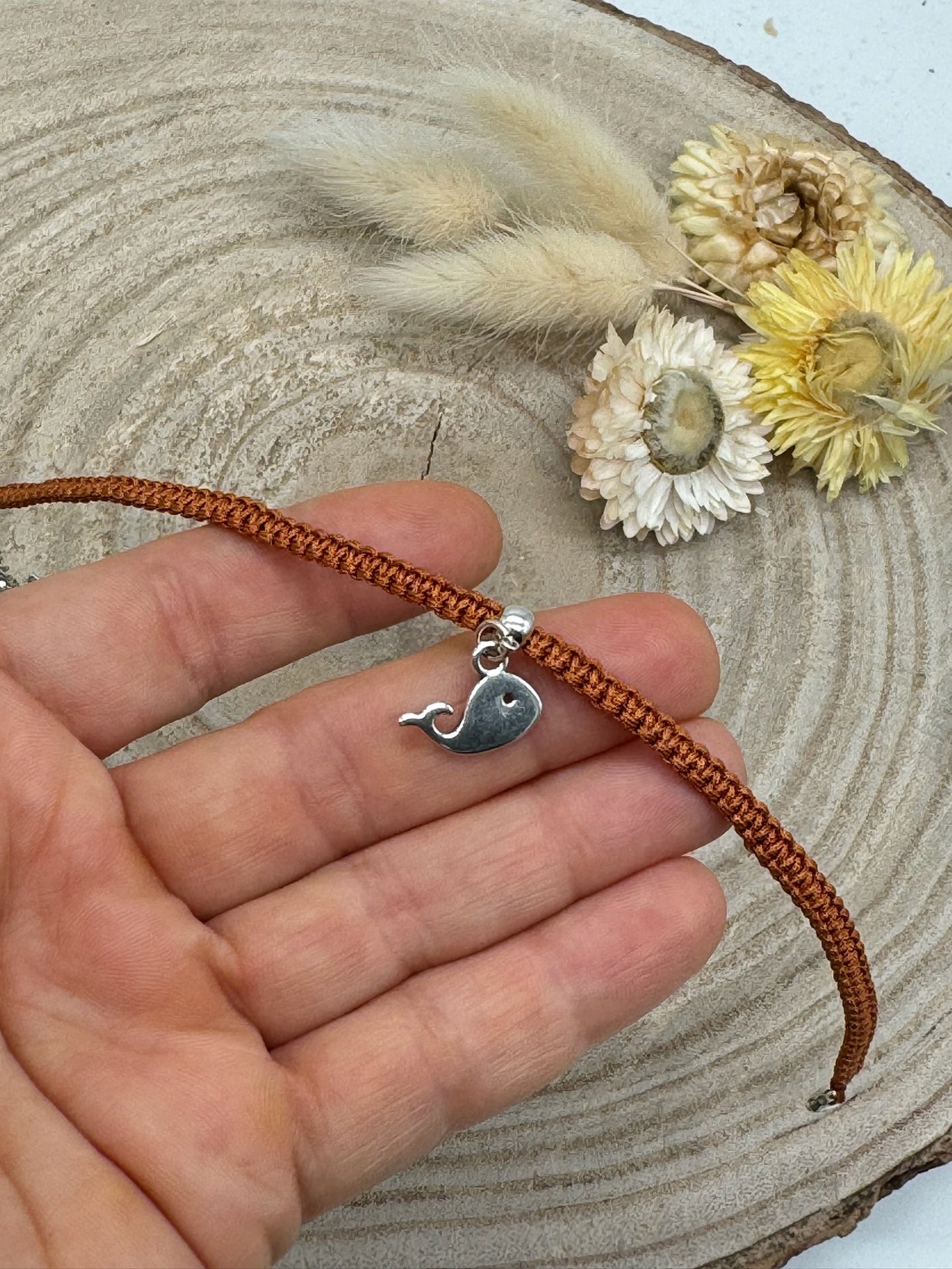 Makramee Fusskettchen Fussbändchen Schmuck Boho Hippie mit silberfarbenen Edelstahl Anhänger kleiner Wal