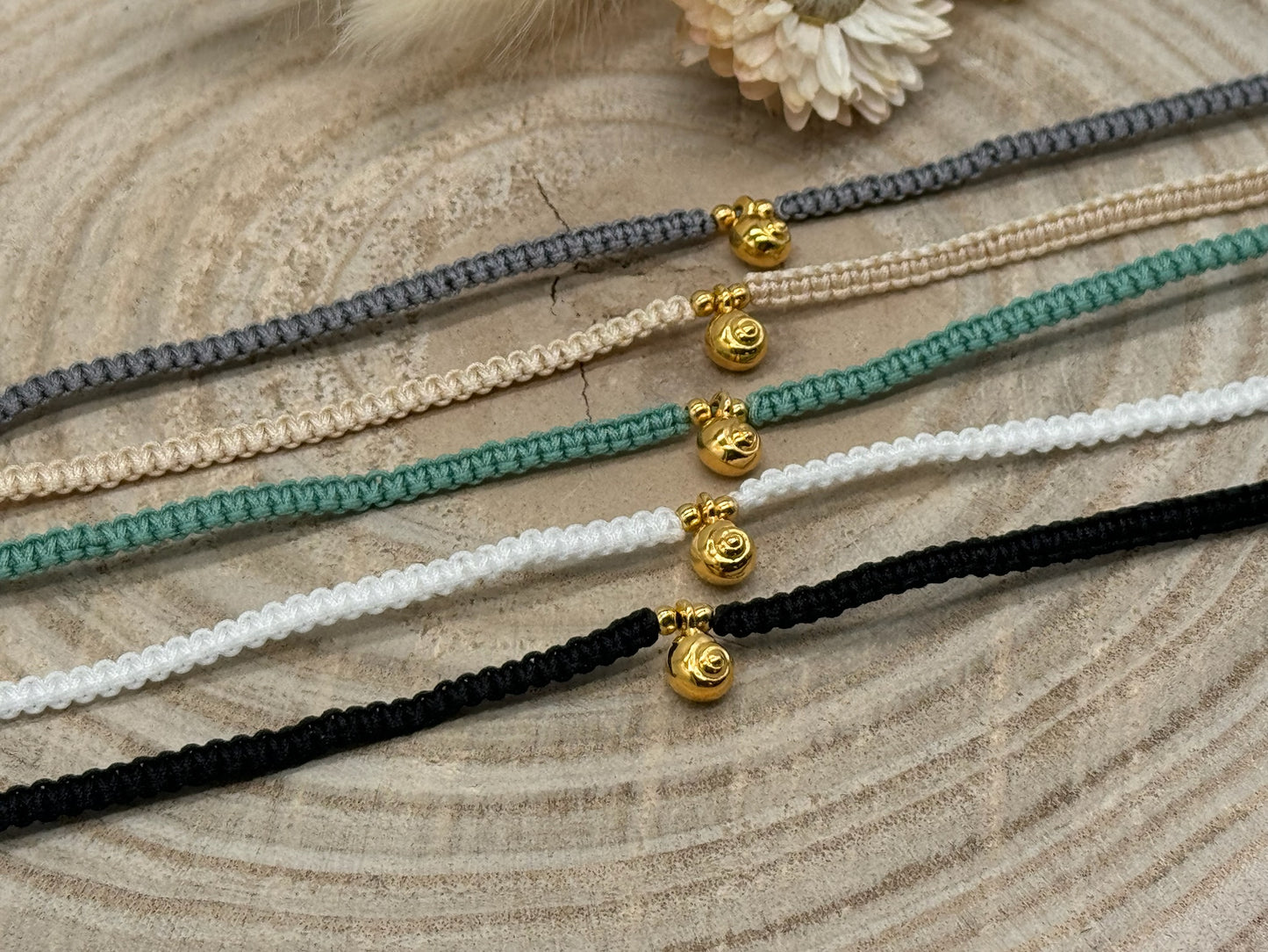 Makramee Fusskettchen Fussbändchen Schmuck Boho Hippie mit goldfarbenen Edelstahl Anhänger Muschel III