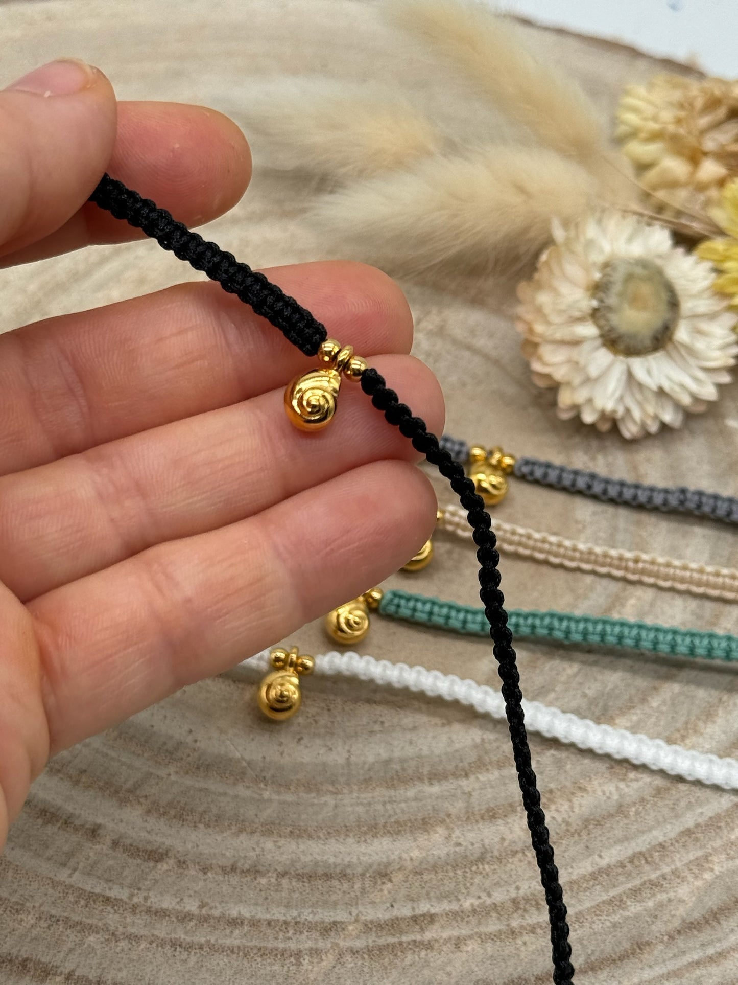 Makramee Fusskettchen Fussbändchen Schmuck Boho Hippie mit goldfarbenen Edelstahl Anhänger Muschel III