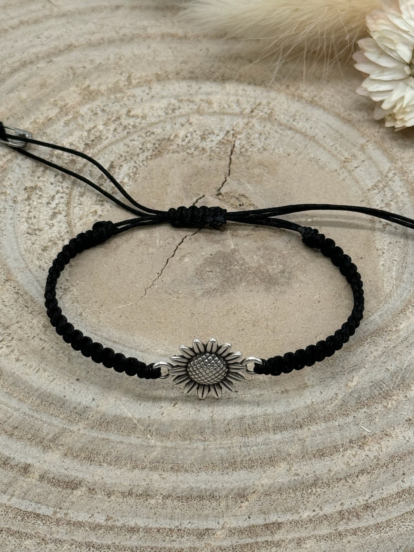 Makrameearmband Freundschaftsarmband Schmuck Armband mit silberfarbenen Edelstahl Anhänger Sonnenblumen