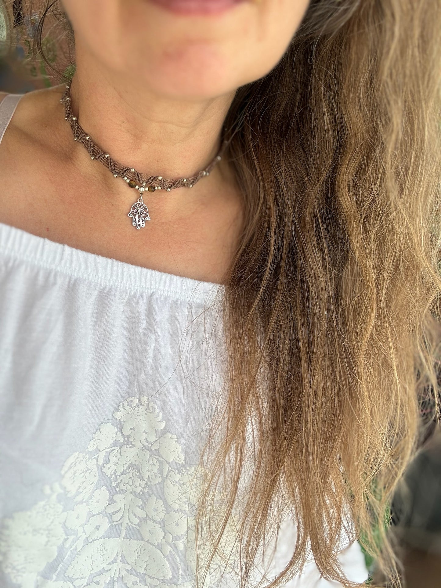 Makramee Schmuck Choker Halskette im Boho Style mit Edelstahl Anhänger Mandala Hand