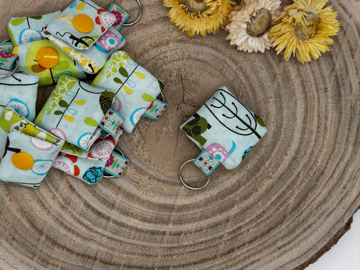 Schlüsselanhänger Mini Tasche mit Einkaufswagenchip praktische Mini Geldbörse blau mit Blumen und Bäume