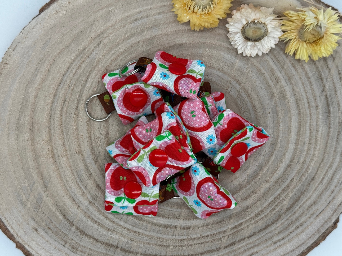 Schlüsselanhänger Mini Tasche mit Einkaufswagenchip praktische Mini Geldbörse weiß mit Äpfel