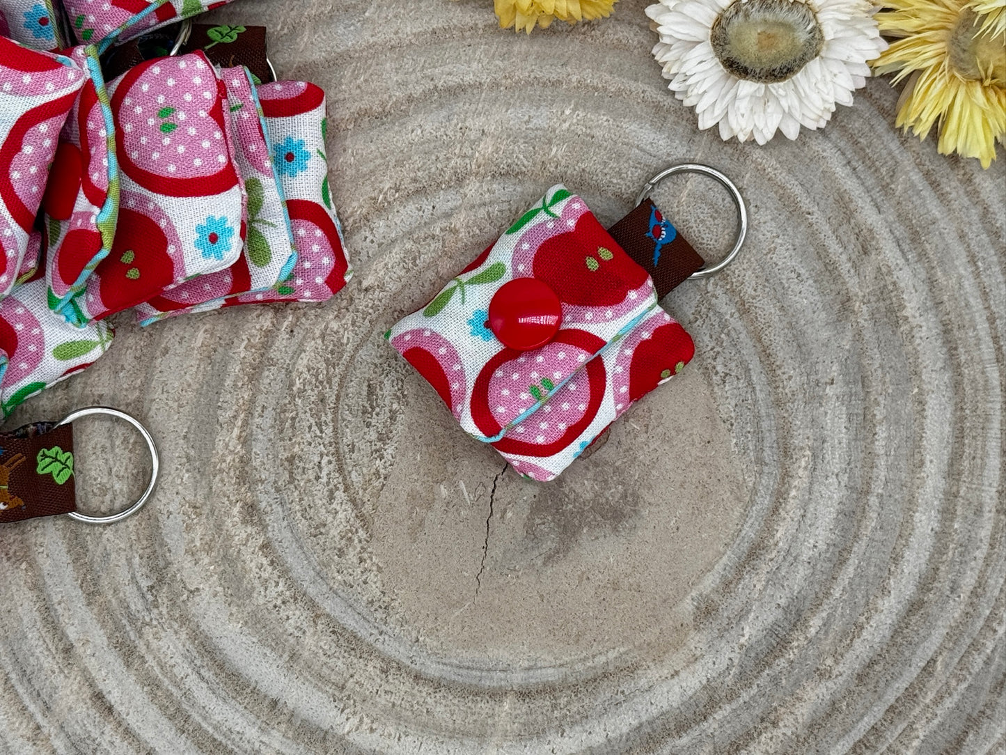 Schlüsselanhänger Mini Tasche mit Einkaufswagenchip praktische Mini Geldbörse weiß mit Äpfel