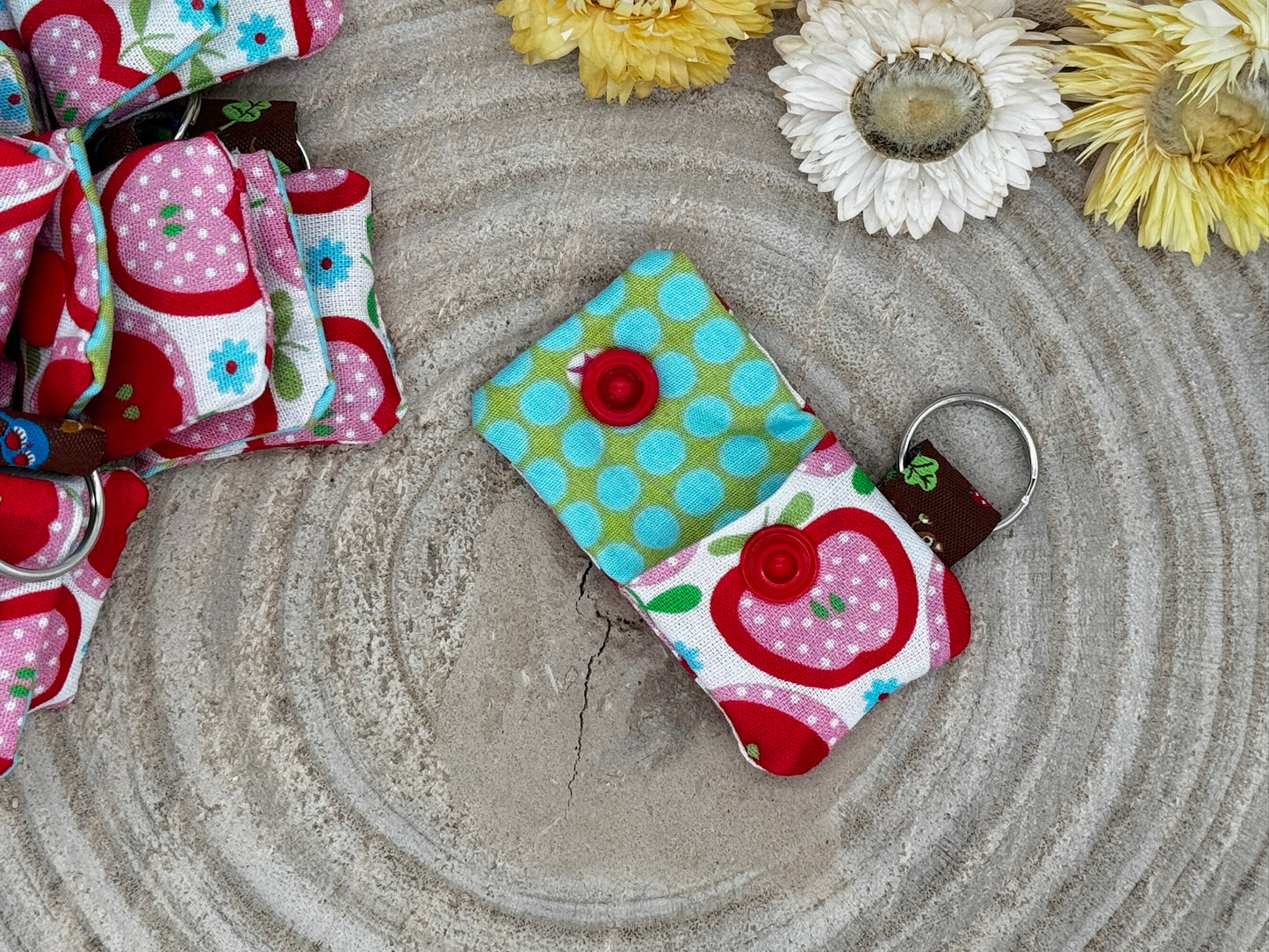 Schlüsselanhänger Mini Tasche mit Einkaufswagenchip praktische Mini Geldbörse weiß mit Äpfel