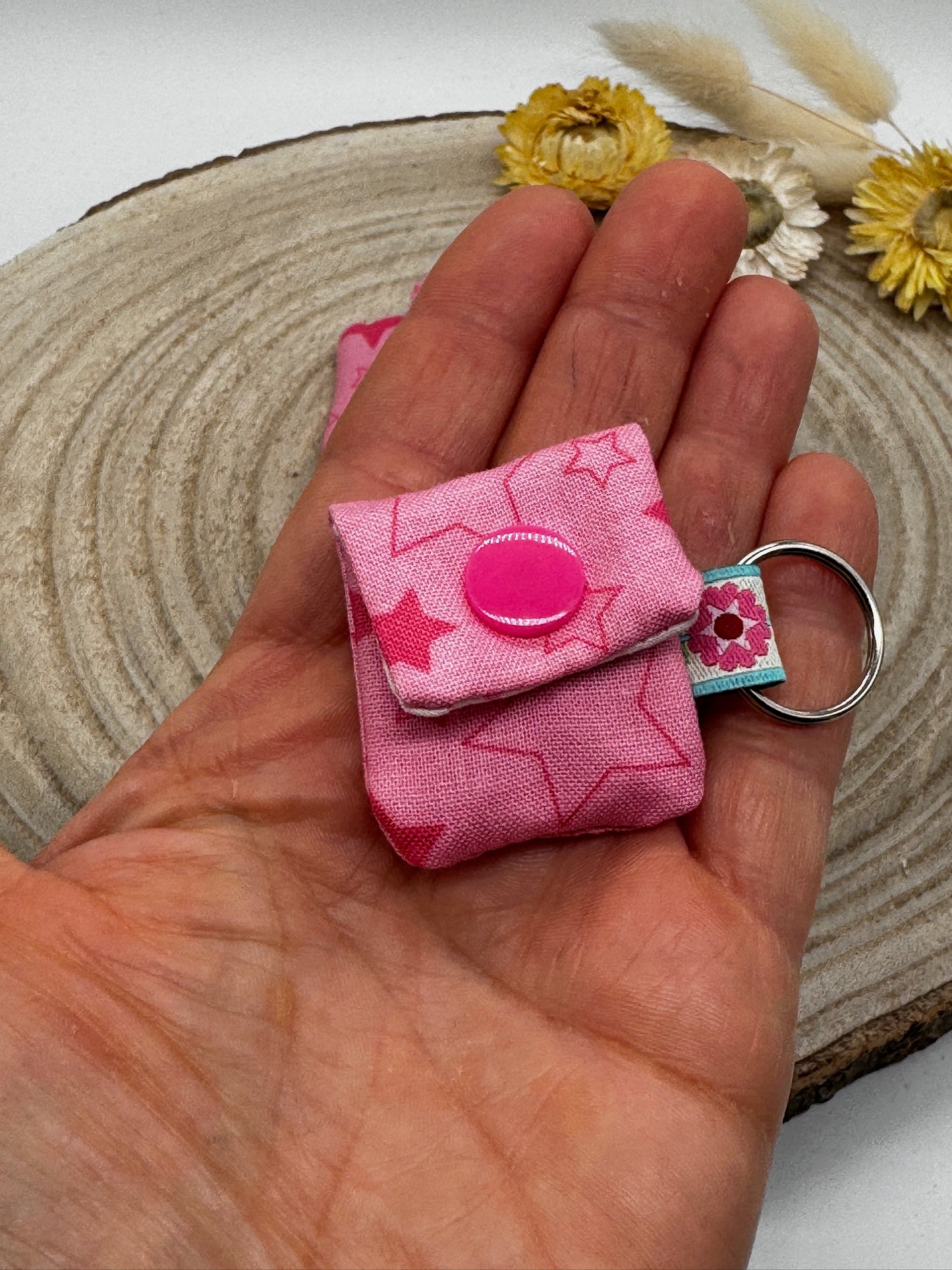 Schlüsselanhänger Mini Tasche mit Einkaufswagenchip praktische Mini Geldbörse rosa mit Sternen