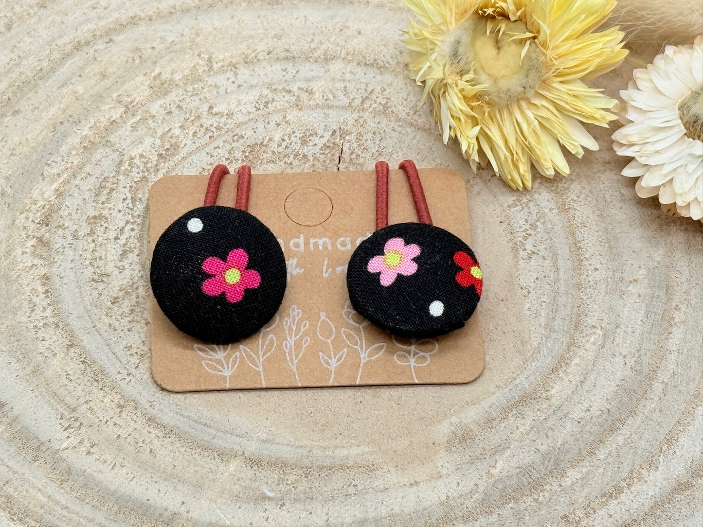Retro Knopf Haargummi Blumen mix schwarz pink