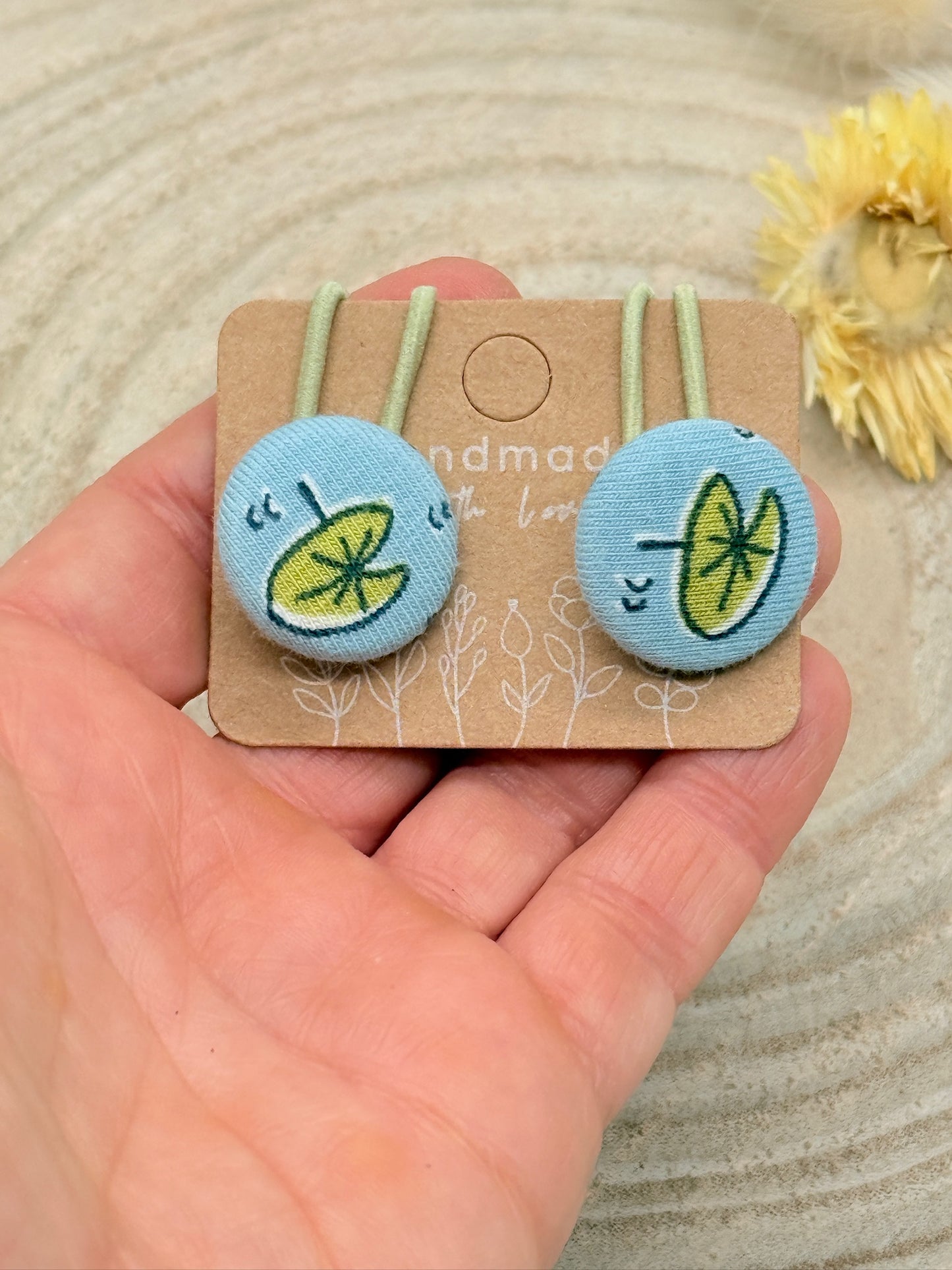 Retro Knopf Haargummi Seerose blau