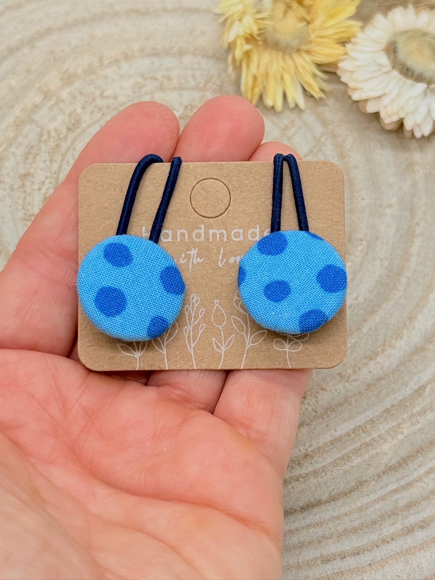 Retro Knopf Haargummi Punkte blau