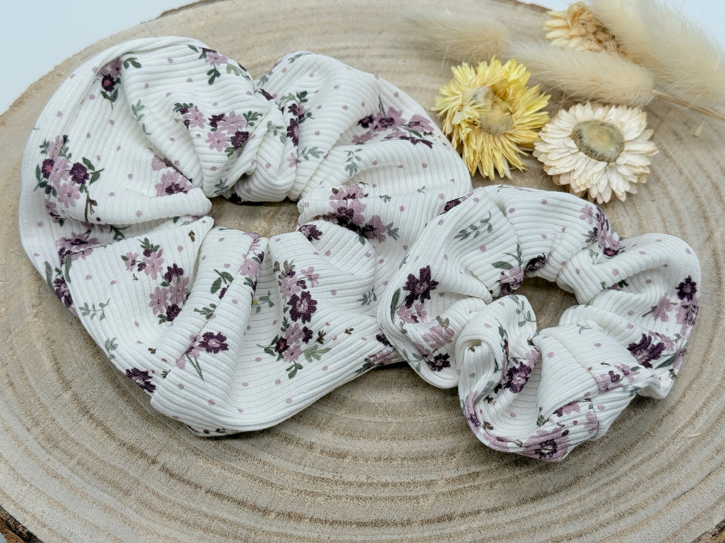 Scrunchie Haargummi elastisches Haarband Haarschmuck Streublumen weiß