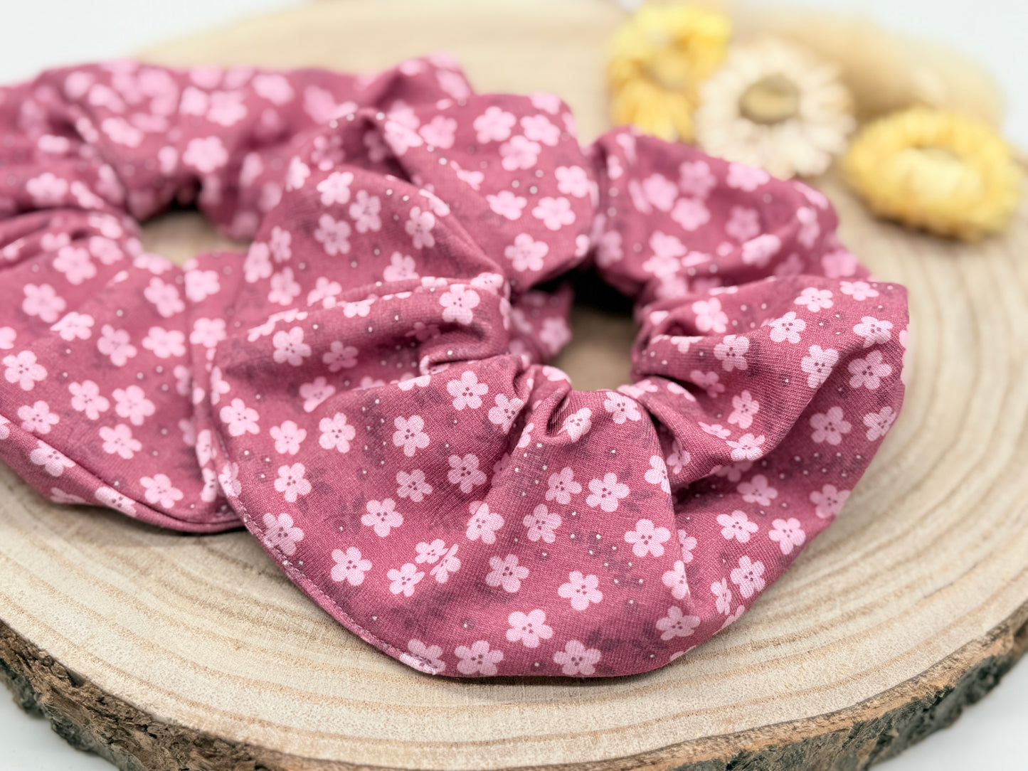 Scrunchie Haargummi elastisches Haarband Haarschmuck Gänseblümchen lila