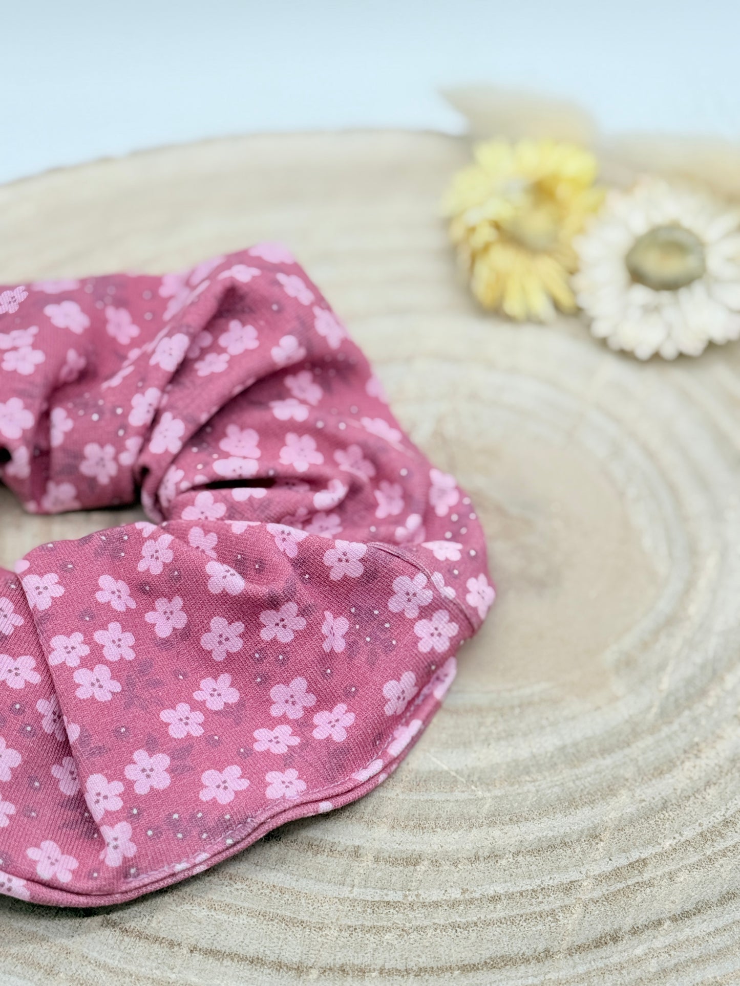 Scrunchie Haargummi elastisches Haarband Haarschmuck Gänseblümchen lila