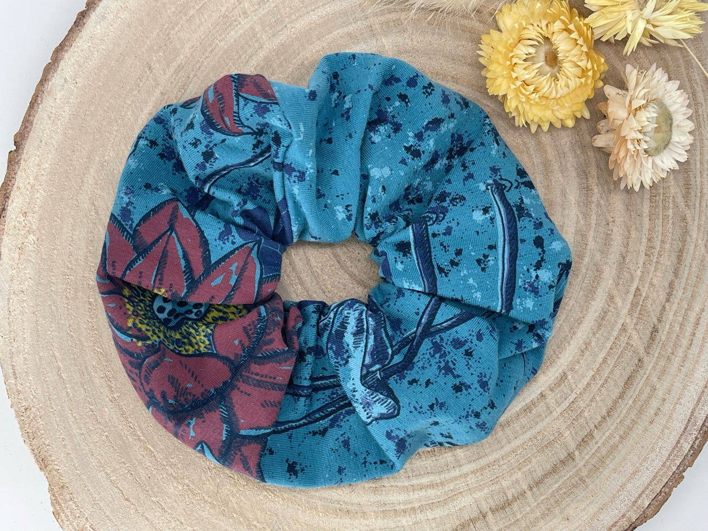Scrunchie Haargummi Haarband blau mit roten Blumen