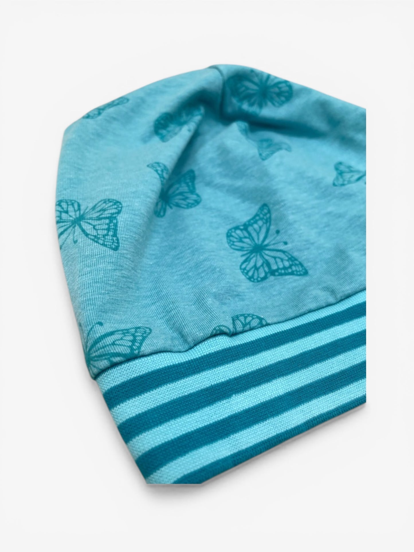 Beanie für Kinder mit Bund - Schmetterling Motiv auf blau