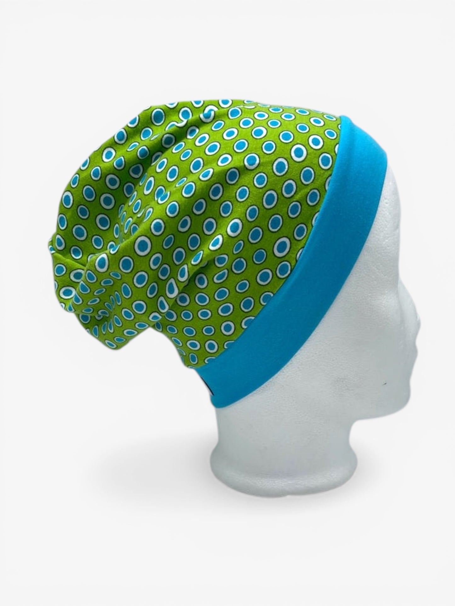 Beanie für Kinder mit Bund - Punkte Motiv auf Grün