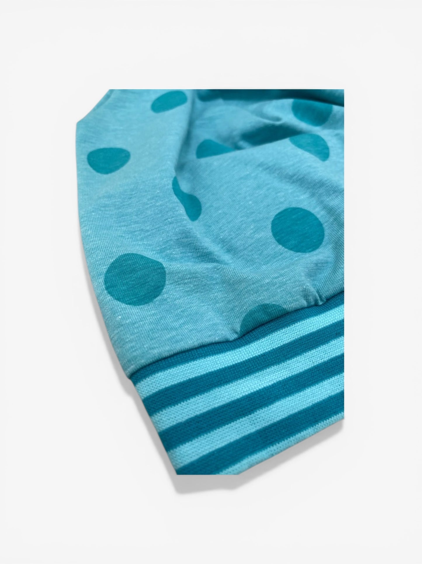 Beanie für Kinder mit Bund - Punkte Motiv auf blau
