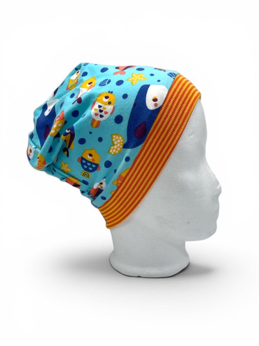 Beanie für Kinder mit Bund - bunte Fische auf blau