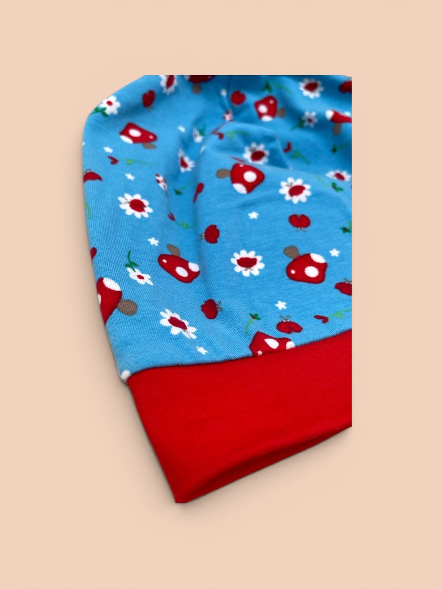 Beanie für Kinder mit Bund - rote Pilze auf blau