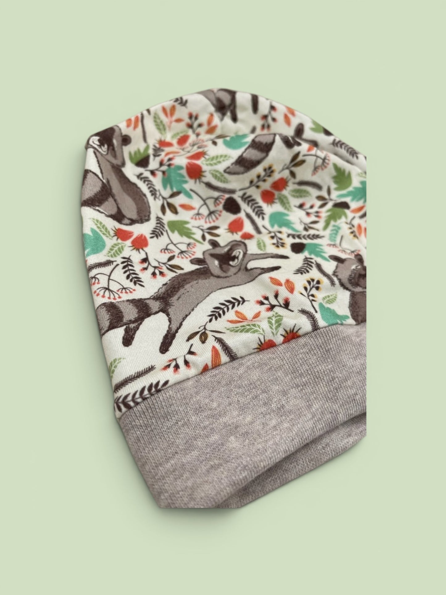 Beanie für Kinder mit Bund - Waschbär auf beige