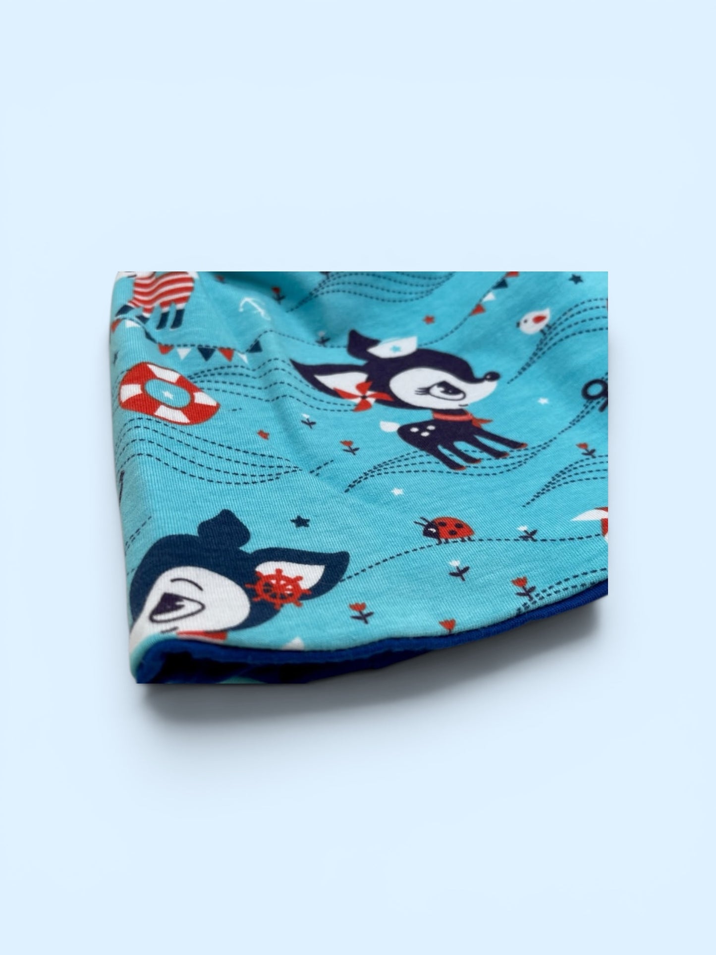 Wende-Beanie für Kinder – Rehkitz Design Blau